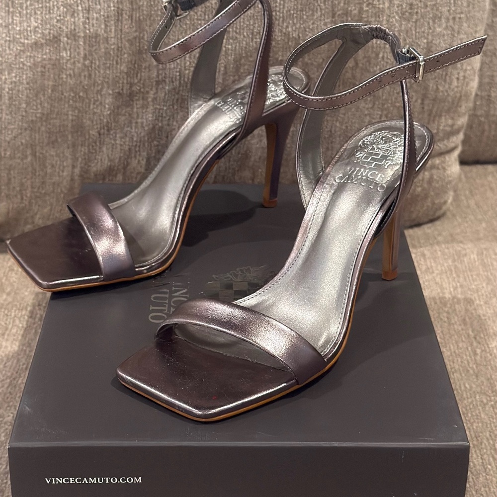 Vincecamuto  heel